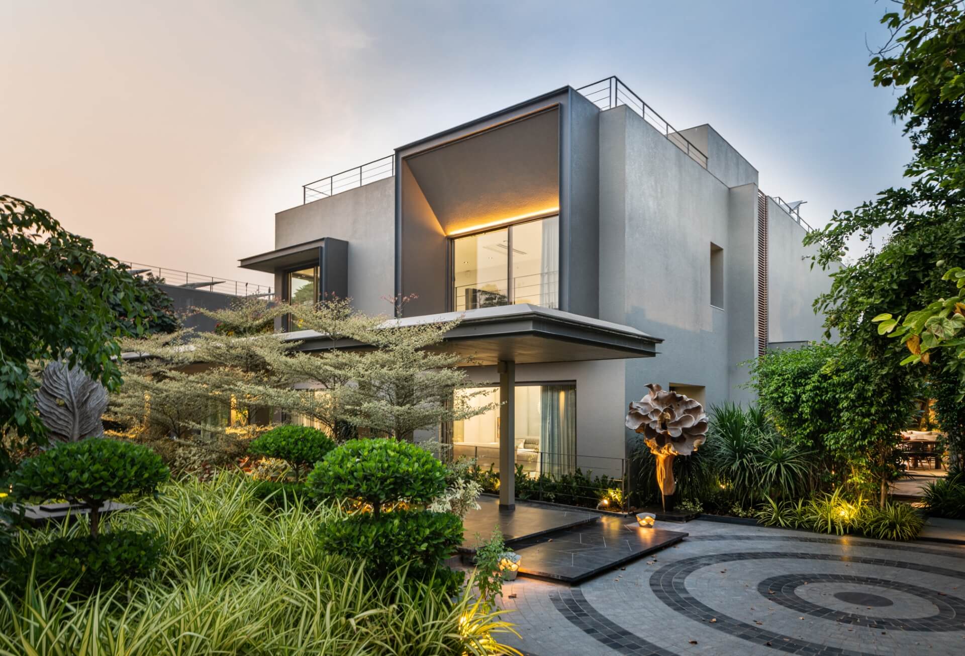 The Verdant Villa | R+R Architects
